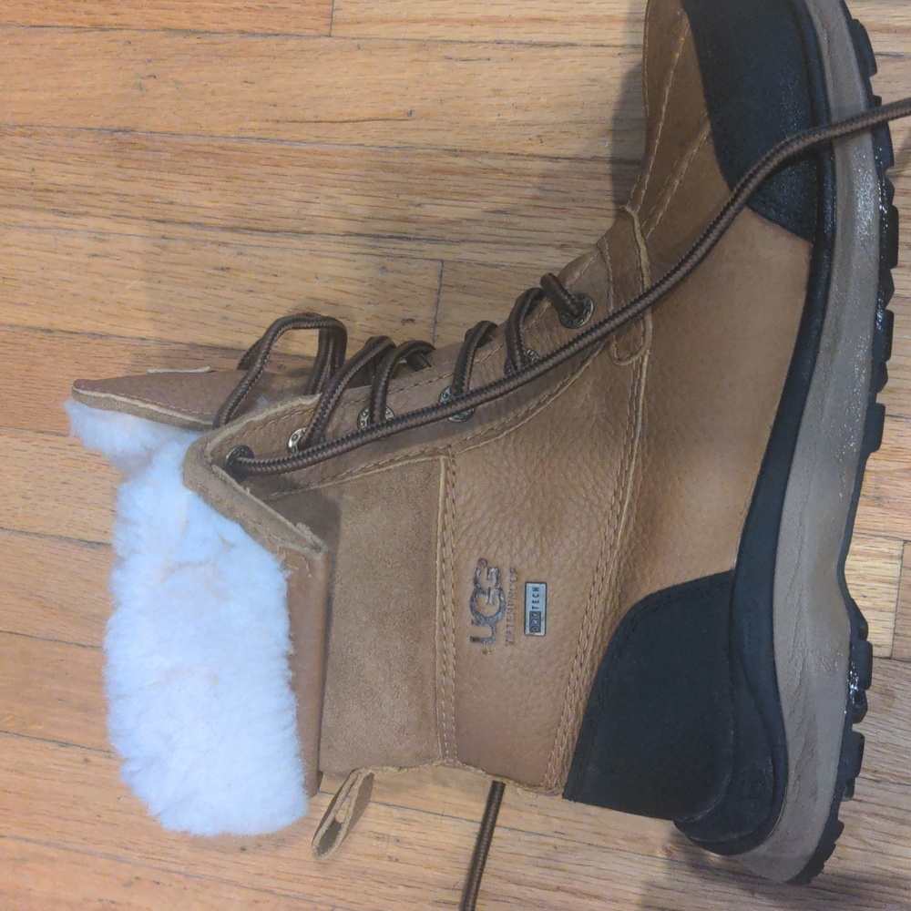 UGG Adirondack III size 7 US